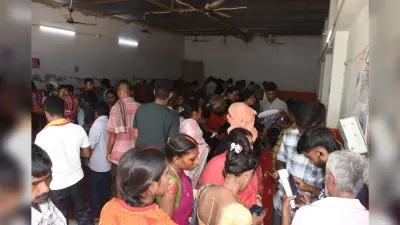बिना मोबाइल वाले मरीजों का रजिस्ट्रेशन नहीं होने के बाद हंगामा