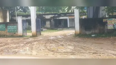 कीचड़मय हुआ चांदन ब्लॉक का प्रवेश द्वार