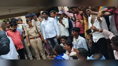 तीन महिलाओं के अपहरण के विरोध में ग्रामीणों ने थाने का घेराव कर किया प्रदर्शन