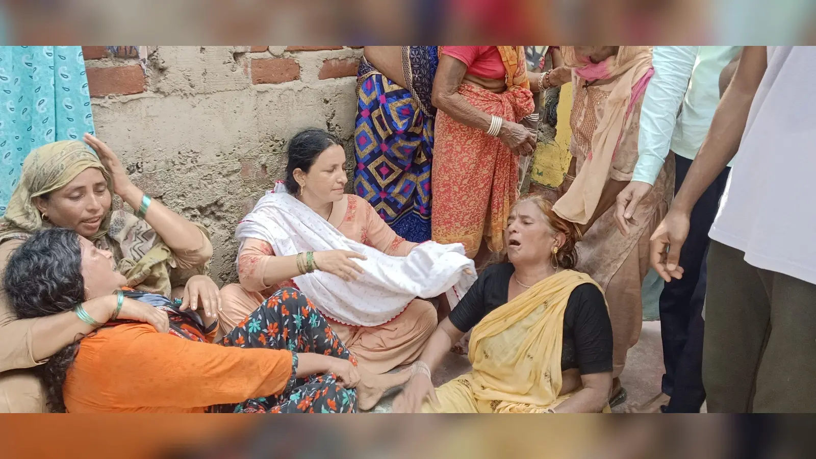 शौच के लिए गये तीन बालक डूबे, दो की मौत