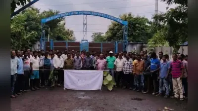 एक्शन इस्पात के पूर्व कर्मचारियों ने बकाया व नौकरी की मांग पर दिया धरना, आश्वासन पर हुए शांत