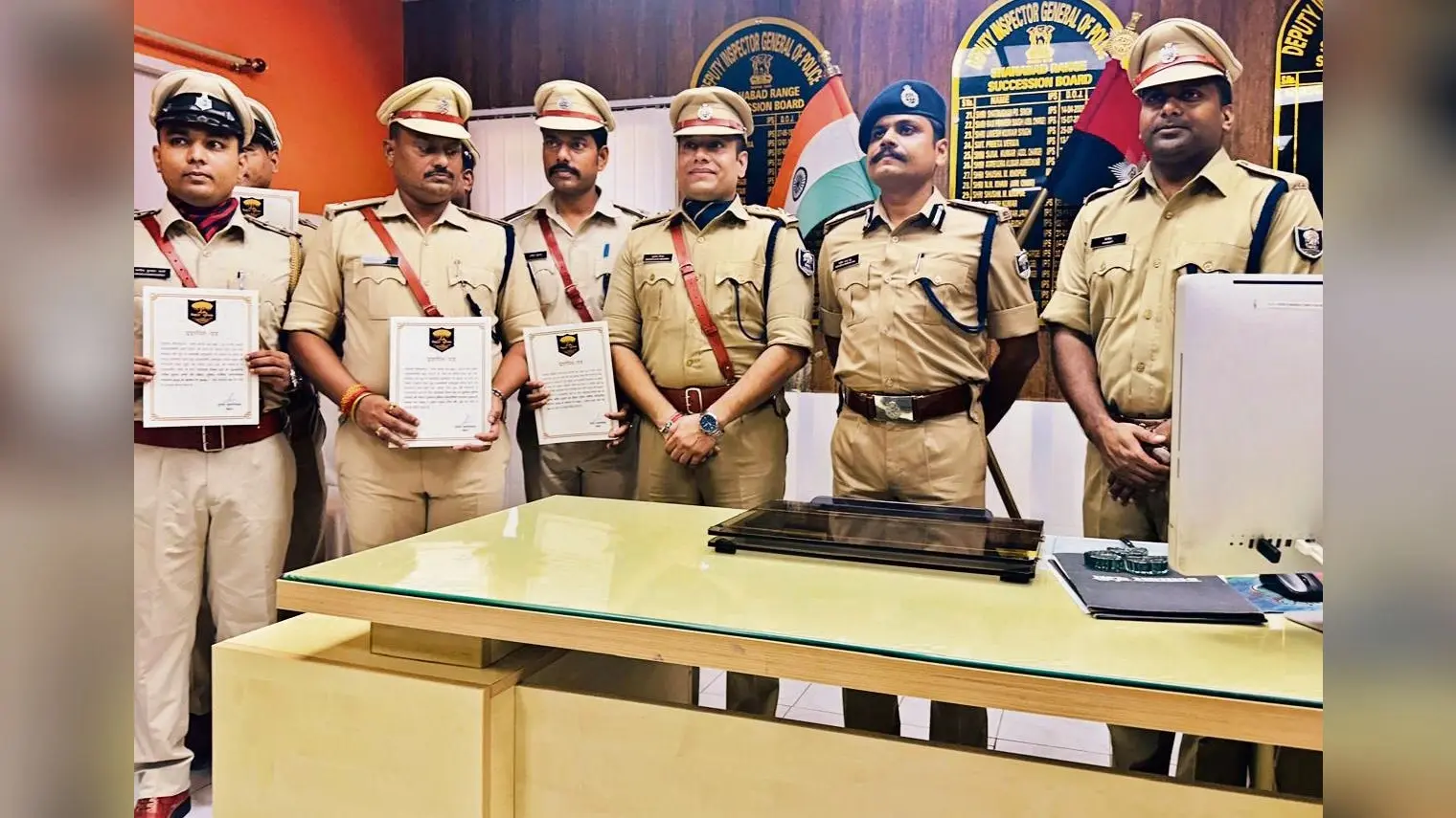 डीआइजी ने पुलिस पदाधिकारी व कर्मियों को किया सम्मानित