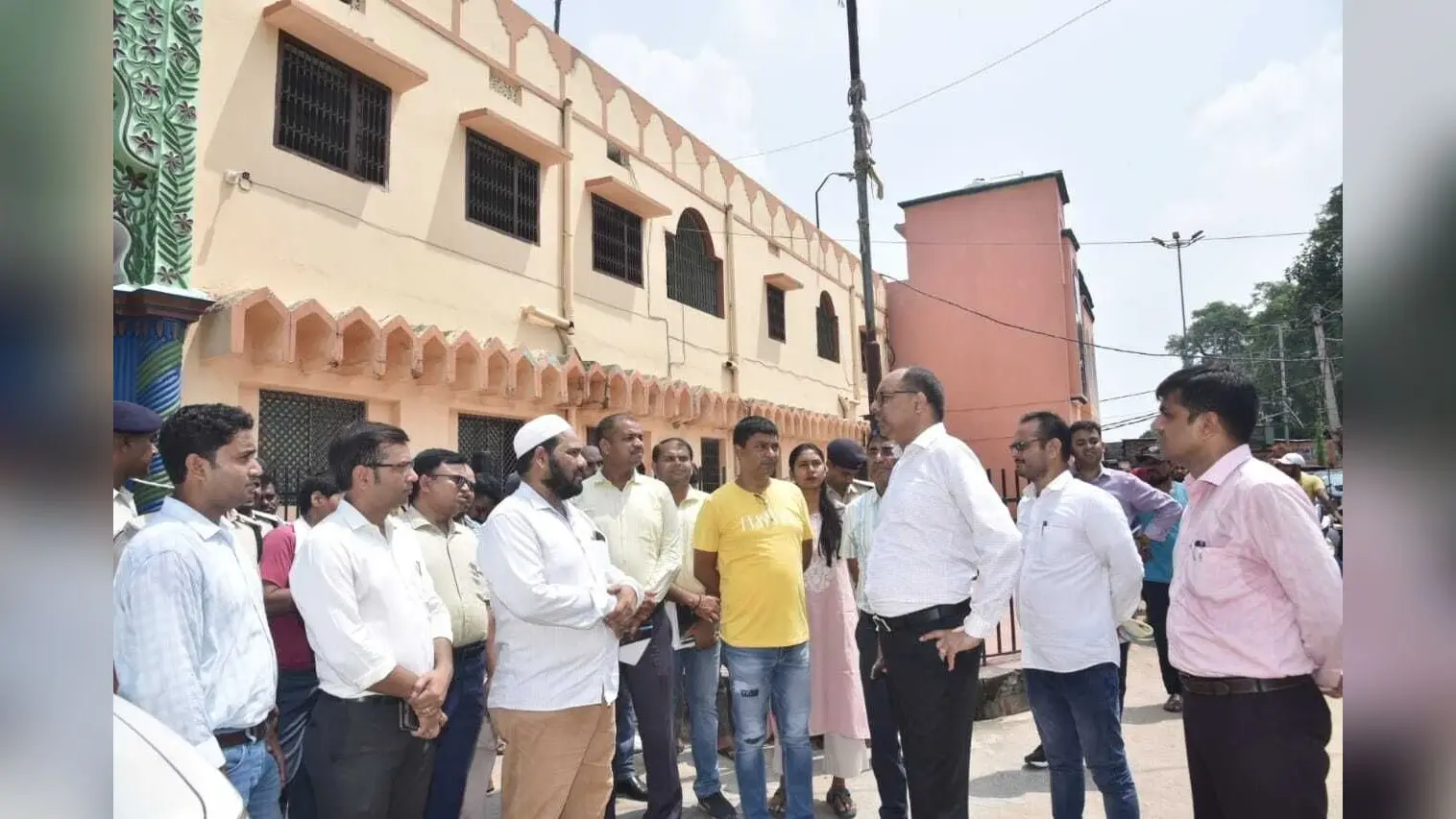 खानकाह मुजीबिया में लंगरखाना का निर्माण दिसंबर तक होगा पूरा : डीएम