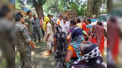 आरोपियों की गिरफ्तारी की मांग को ले घायल की पुत्री पहुंची थाना