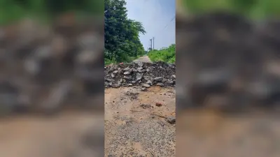 रेलवे साइडिंग बनाने को लेकर बंद की गयी सड़क, लोग परेशान