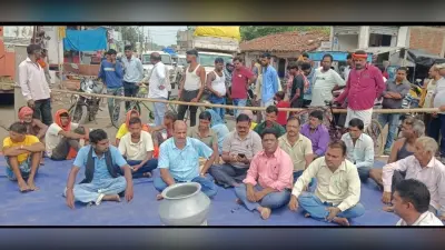 पानी के लिए सड़क पर उतरे ग्रामीण