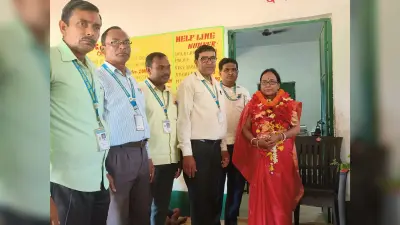 उमवि के अध्यापिका को अंगवस्त्र देकर दी गयी विदाई