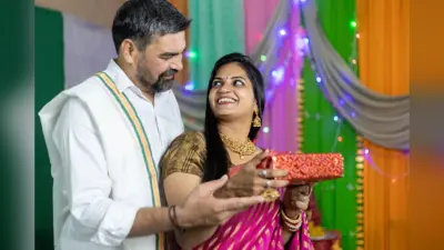 Hariyali Teej Gift Idea: आपकी पत्नी को बेहद पसंद आएंगे ये प्यारे गिफ्ट्स