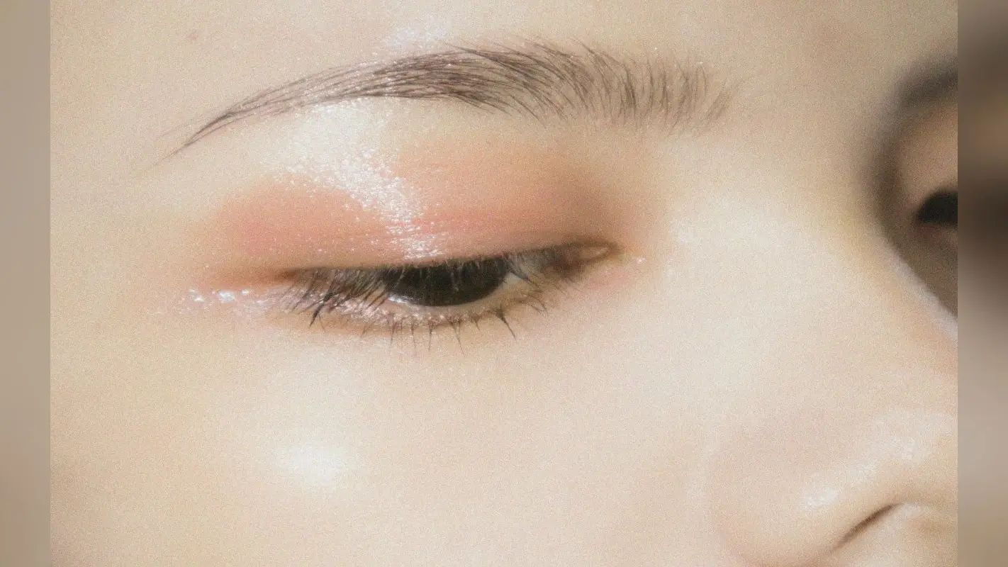 Beauty Tips: घर पर ही पाएं कांच जैसी चमकदार त्वचा, यहां जानें क्या है सबसे आसान तरीका