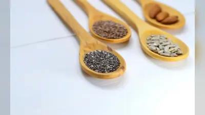 Hair Fall Remedies: बालों का झड़ना हो जाएगा कम, डायट में शामिल करें ये चीजें