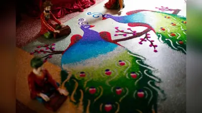 Janmashtami Peacock Rangoli Design: इस जन्माष्टमी, कृष्ण के प्रिय मोर के डिजाइन वाली यह रंगोली अवश्य बनाएं