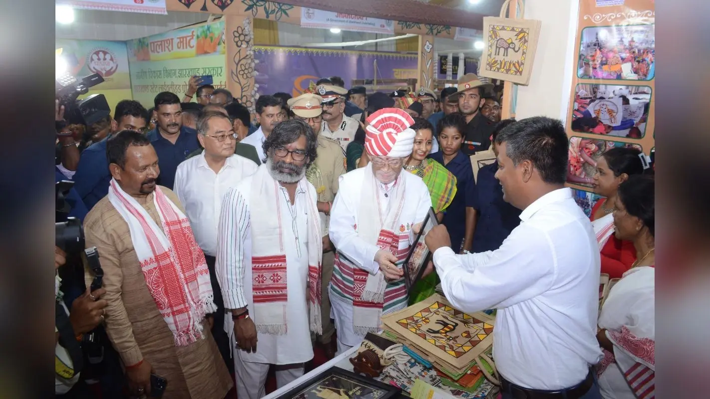 झारखंड आदिवासी महोत्सव का शानदार आगाज, राज्यपाल संतोष कुमार गंगवार और सीएम हेमंत सोरेन ने की समृद्ध संस्कृति की सराहना