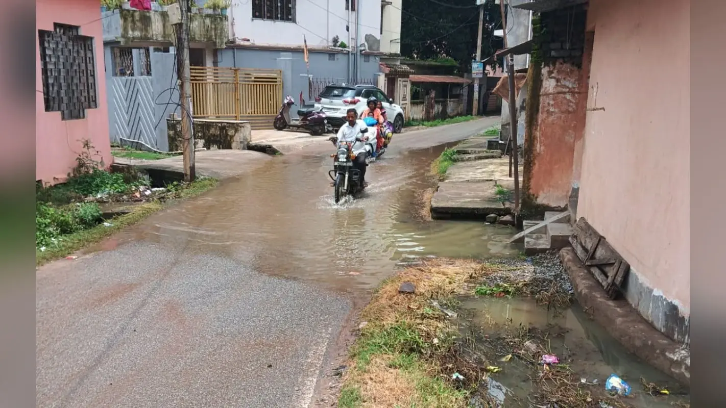 Jharkhand Weather: रांची से गुजर रहा मानसून ट्रफ, झारखंड के 2 जिलों में 3 घंटे में वर्षा-वज्रपात की चेतावनी