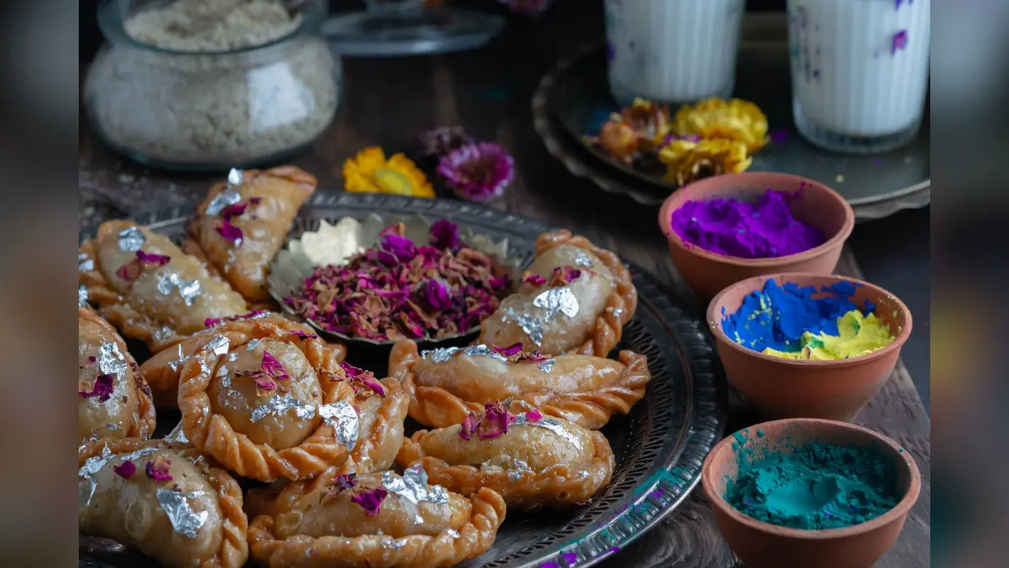 Mava Ki Gujiyan Recipe: गणेश चतुर्थी के शुभ अवसर पर स्वादिष्ट मावा की गुजिया बनाना न भूलें, नोट करें ये आसान रेसपी