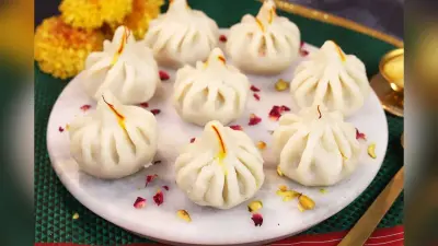 Ganesh Chaturthi Recipe: इस चतुर्थी गणेशजी को भोग लगाएं उनके मन पसंदीदा मोदक का, जानें बनाने की विधि