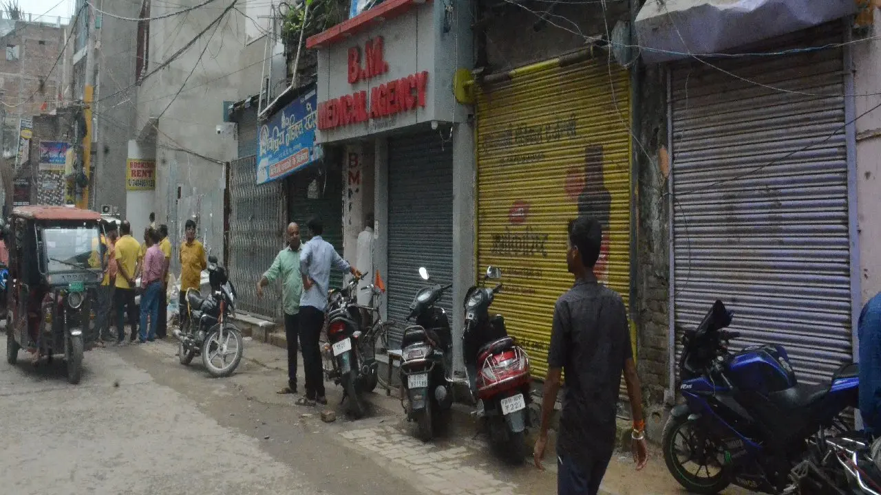 भागलपुर में दवा कारोबारी के पुत्र की हत्या का विरोध, 1600 से अधिक दवा दुकानें रहीं बंद