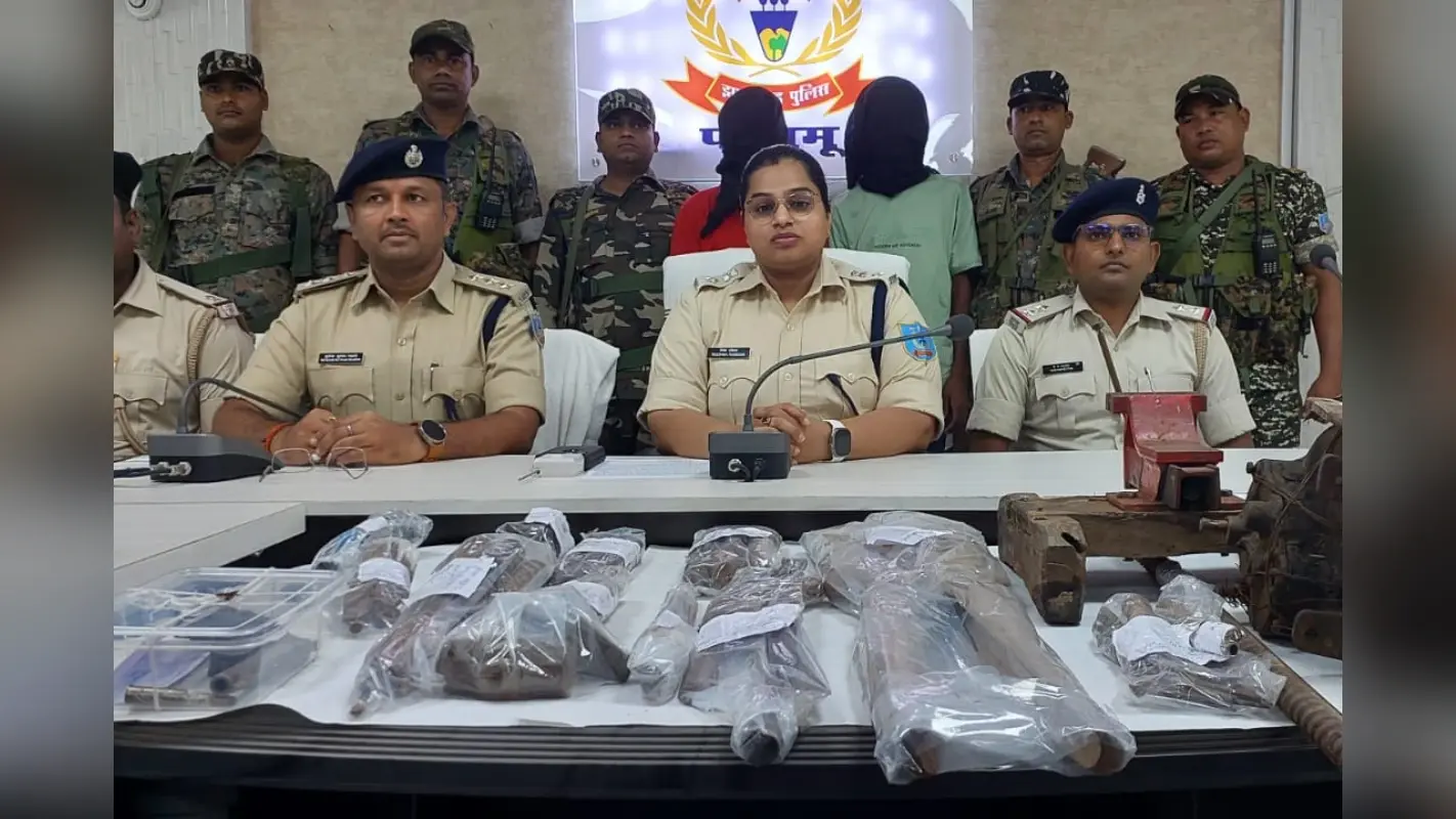 Jharkhand Naxal News: पलामू में नक्सलियों की हथियार बनाने की फैक्ट्री का हुआ पर्दाफाश, दो गिरफ्तार