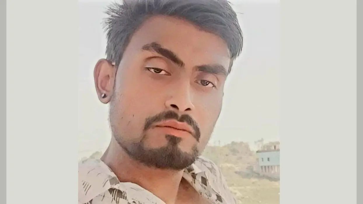 पटना में रेलवे लाइन किनारे झाड़ी में मिला लापता युवक का शव, परिजनों का आरोप दोस्तों ने की हत्या
