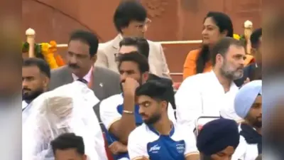 Video: राहुल गांधी को पीछे की पंक्ति में बैठाने पर मचा बवाल, रक्षा मंत्रालय का आया ये रिएक्शन