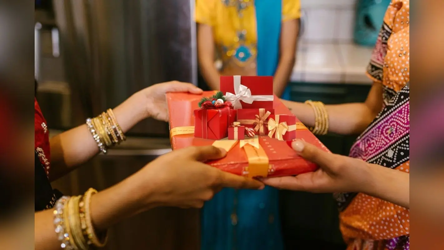 Rakhi Gift Ideas: भाई-बहन को राखी पर गिफ्ट करें तगड़े फीचर्स वाले ये ब्रांडेड फोन्स, 20 हजार में बन जाएगी बात