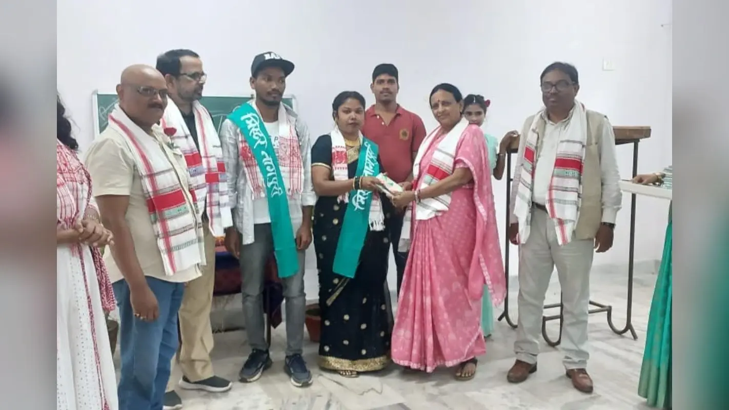 रांची विश्वविद्यालय के टीआरएल में विदाई समारोह, प्रीति मुंडा को मिस नागपुरी और राजेश मुंडा को मिस्टर नागपुरी का खिताब