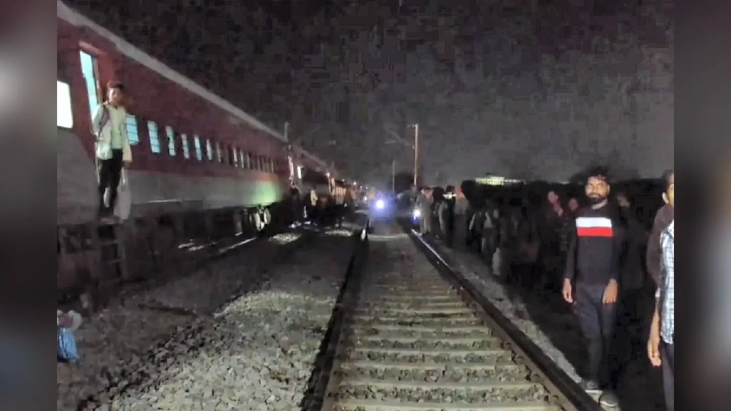 Sabarmati Express Derailed : आखिर कैसे पटरी से उतरी साबरमती एक्सप्रेस? हादसे के बाद तुरंत एक्टिव हुए रेल मंत्री