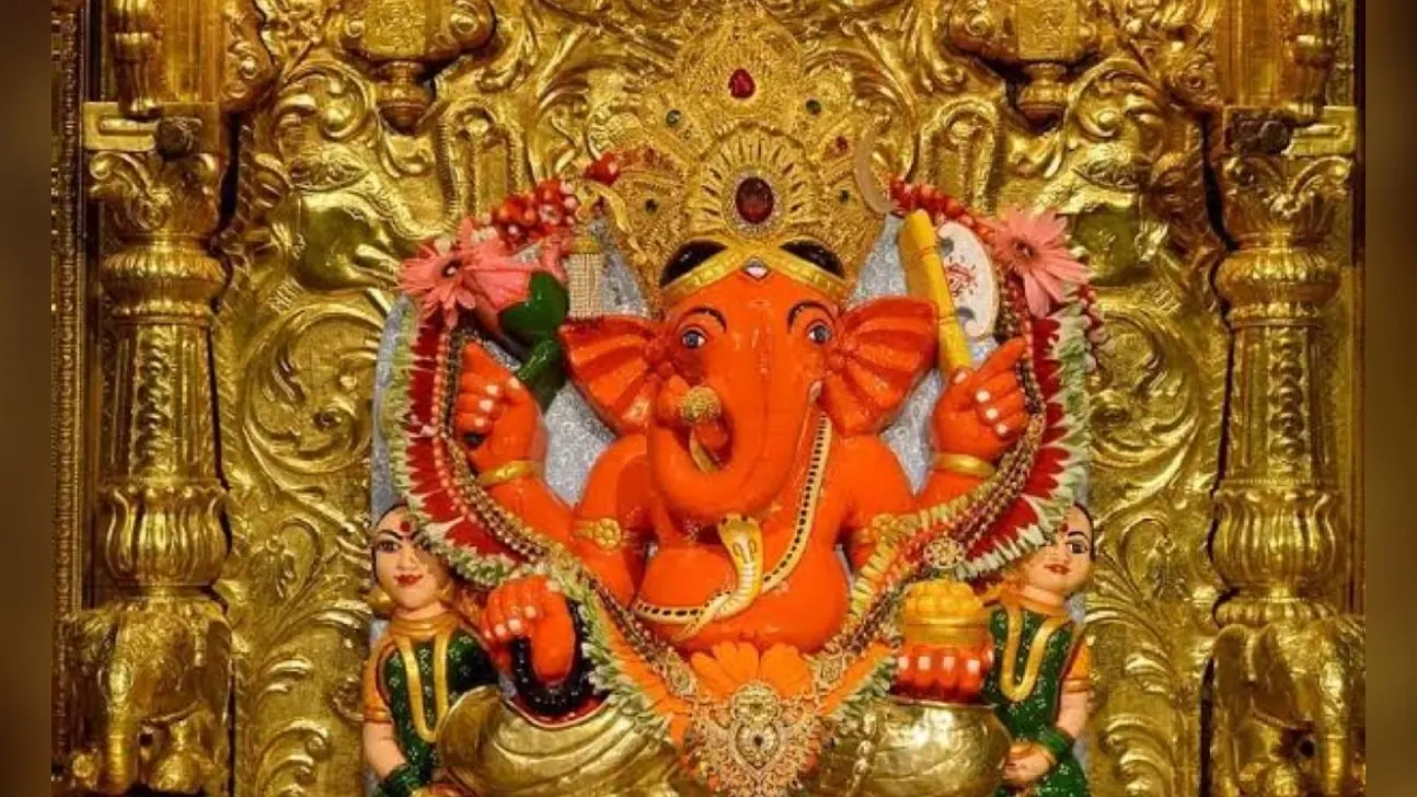 Places to visit on Ganesh Chaturthi 2024: गणेश चतुर्थी पर करें विश्व प्रसिद्ध सिद्धिविनायक मंदिर में गणपति बप्पा के दर्शन