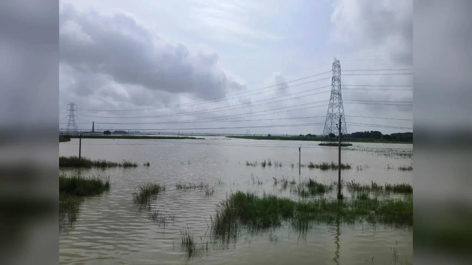 Bagmati River : बागमती व अधवारा समूह की नदी उफनाई, निचले इलाकों में तेजी से फैल रहा पानी