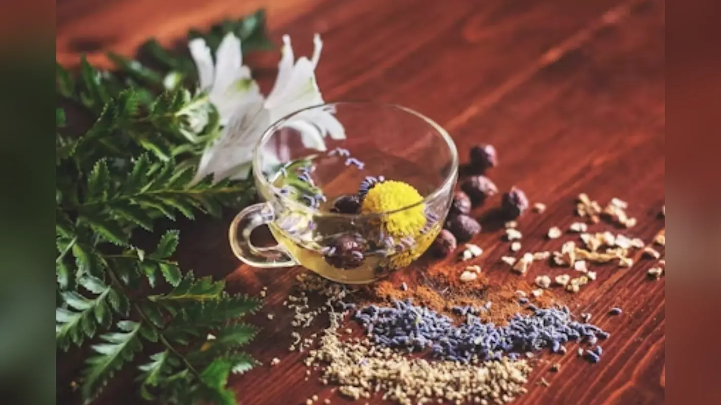Stress-Relieving Drinks: तनाव कम करने में मददगार है ये हेल्दी ड्रिंक्स