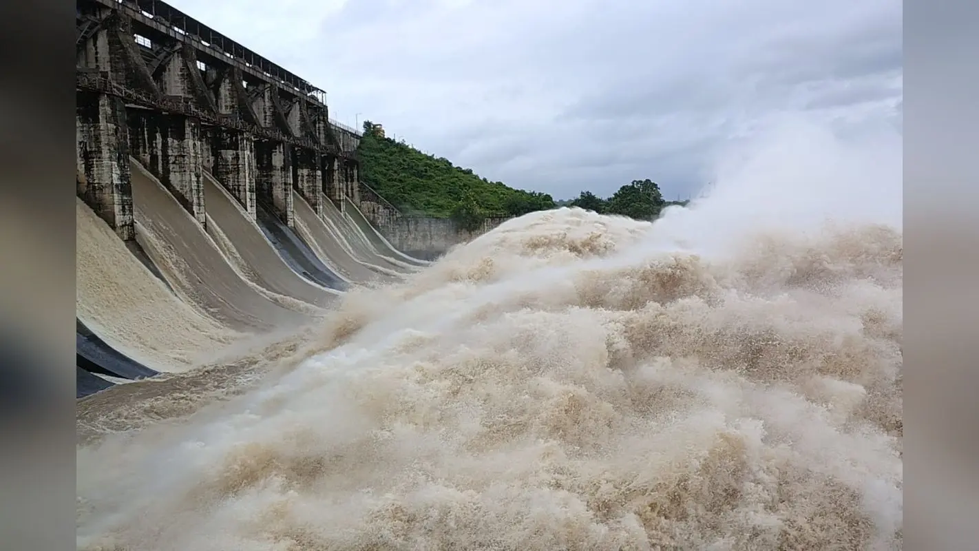 झारखंड में एक दिन की बारिश ने जलाशयों पर बढ़ाया दबाव, इन 3 डैम के फाटक खोले गए, देखें VIDEO
