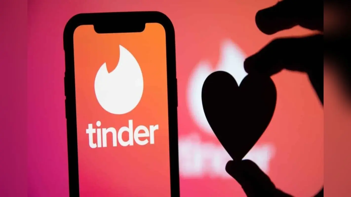 Tinder डेटिंग ऐप पर IIT ग्रैजुएट ने डाली शैक्षणिक योग्यता, यूजर्स बोले- LinkedIn नहीं है यह