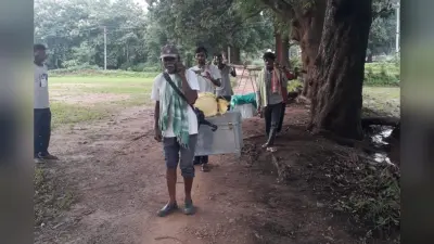 Jharkhand News : सरकारी व्यवस्था की खुली पोल, 11 किलोमीटर तक 6 लोगों ने शव को बक्से में रखकर ढोया