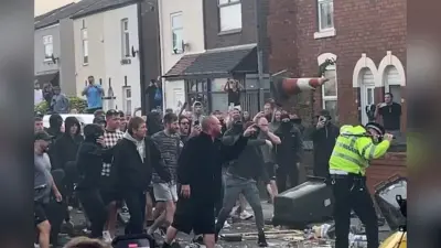 UK Riots Update: दंगों की आग में ब्रिटेन, कई शहर चपेट में, ऐक्शन में PM कीर स्टार्मर