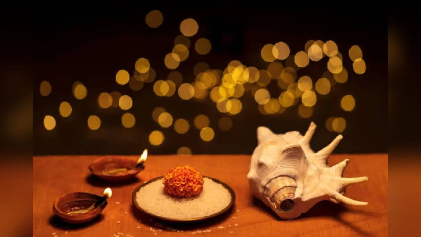 Vastu Tips for Conch: घर के मंदिर में शंख रखने के चमत्कारी फायदे जानें ?