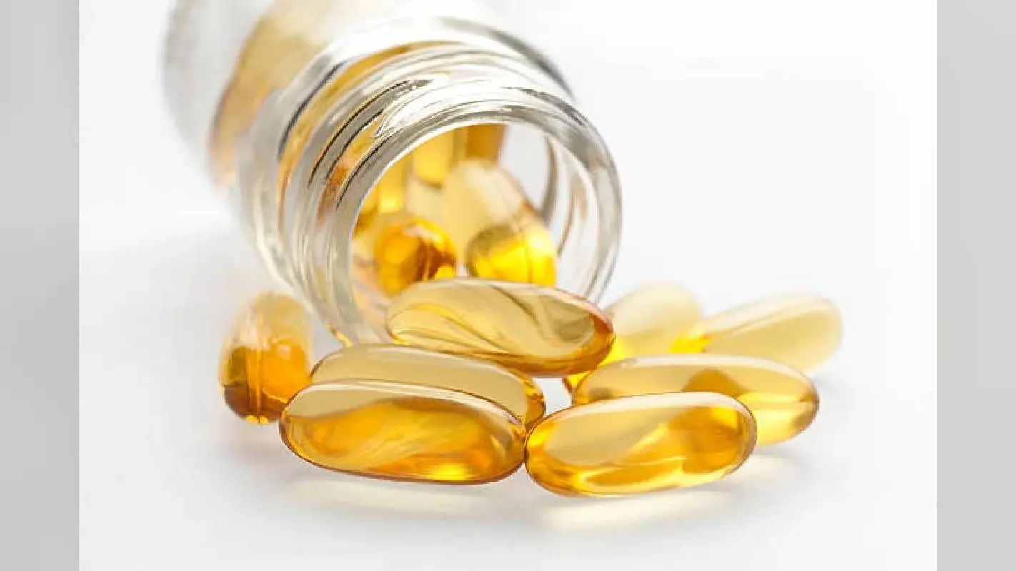Beauty Tips: चेहरे पर Vitamin E Capsule लगाने के नुकसान, इस्तेमाल से पहले करें ये काम