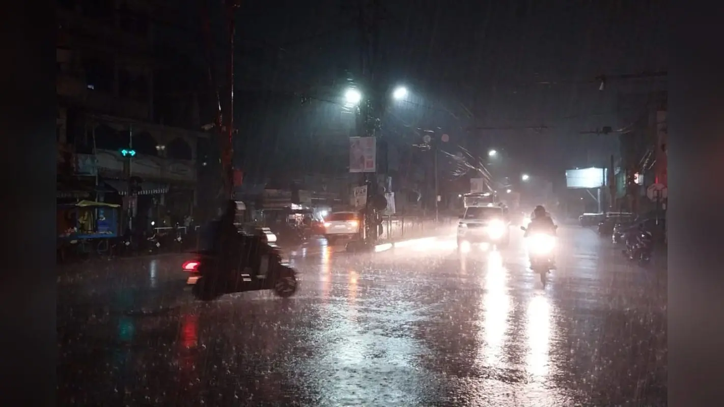 पलामू, गढ़वा समेत झारखंड के 6 जिलों में अगले 3 घंटे में गरज के साथ वर्षा-वज्रपात की चेतावनी, येलो अलर्ट जारी