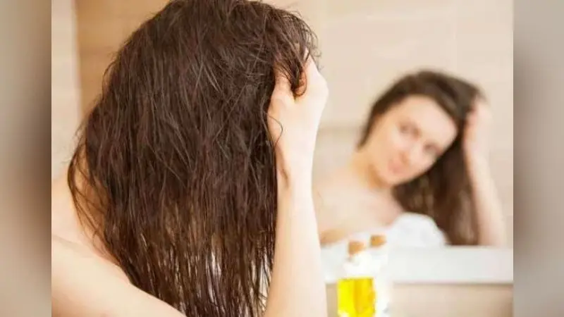 Hair Care Tips : आज से ही बंद कर दें रात में गीले बालों के साथ सोना, हो सकते है हेयर डेमेज, आप भी जानें