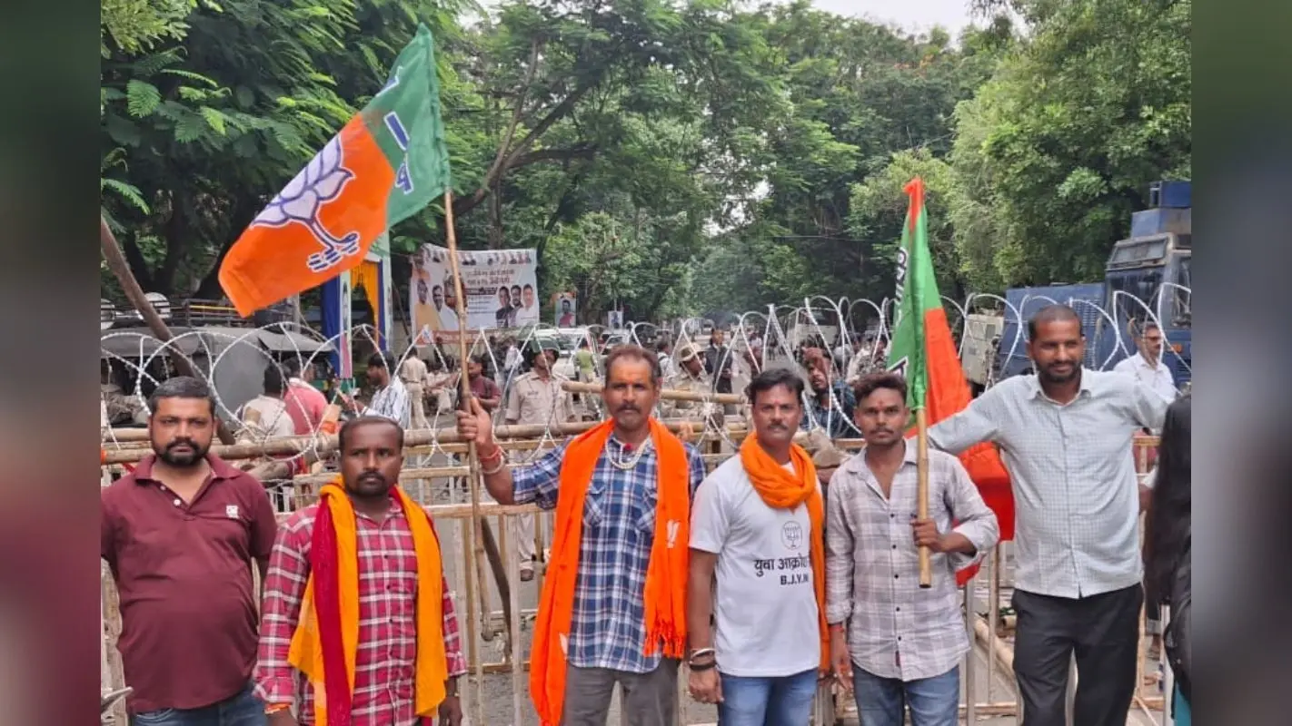 झारखंड सरकार के खिलाफ आक्रोश रैली, मोरहाबादी में जुटे हजारों भाजयुमो-भाजपा के कार्यकर्ता