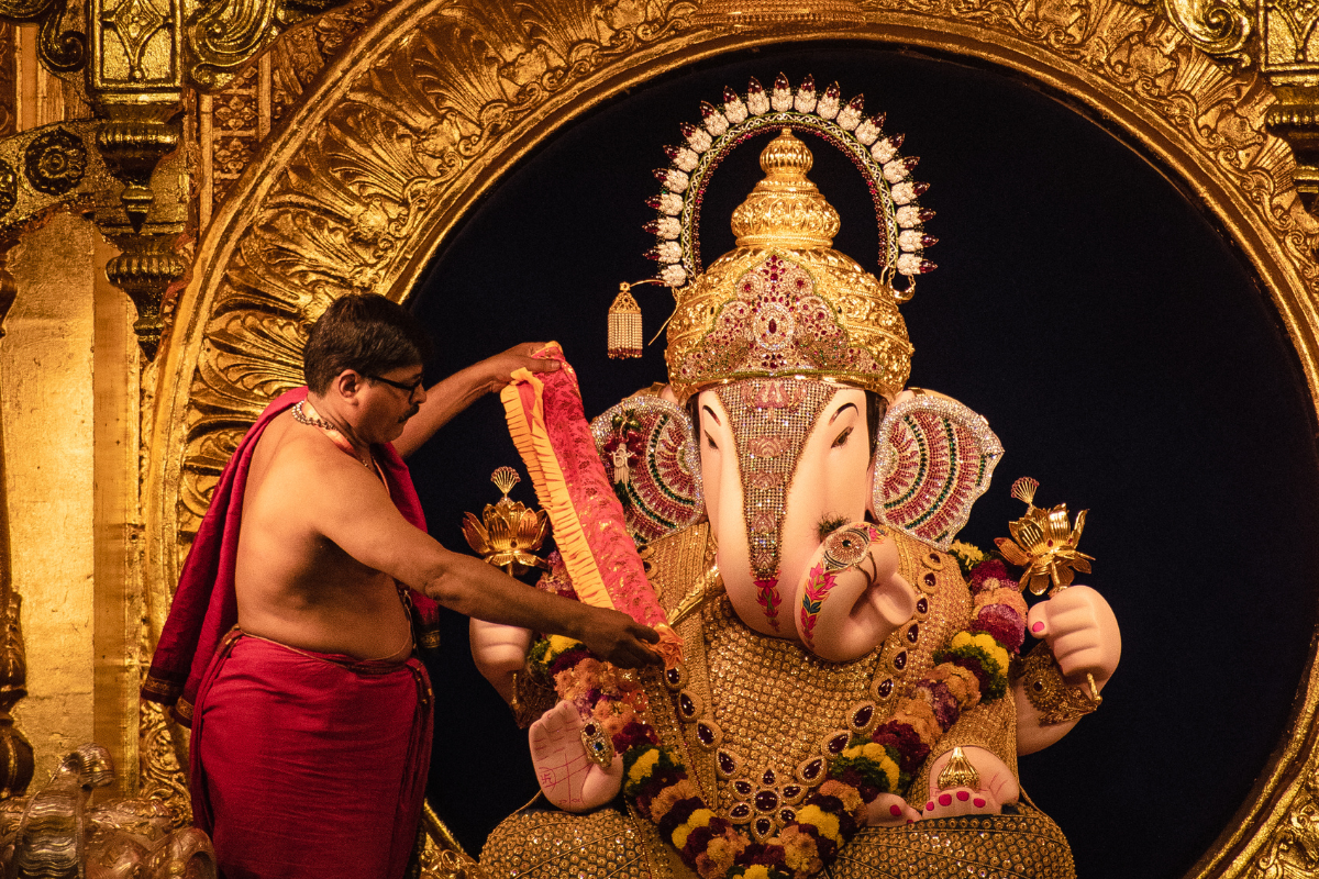Lord Ganesha Idol: घर में ऐसे लगाएं भगवान गणेश की मूर्ति, मां लक्ष्मी और सफलता का मिलेगा आशीर्वाद