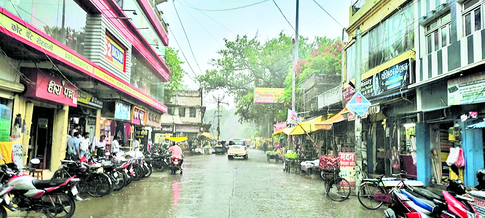 रुक-रुक कर बारिश से लोगों को गर्मी से मिली निजात