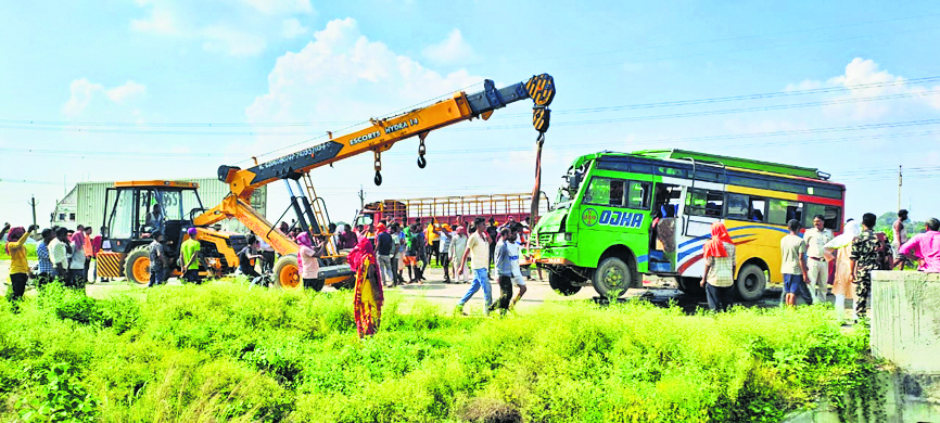 रॉन्ग साइड से आ रही थी बसहादसे के बाद मची चीख-पुकार