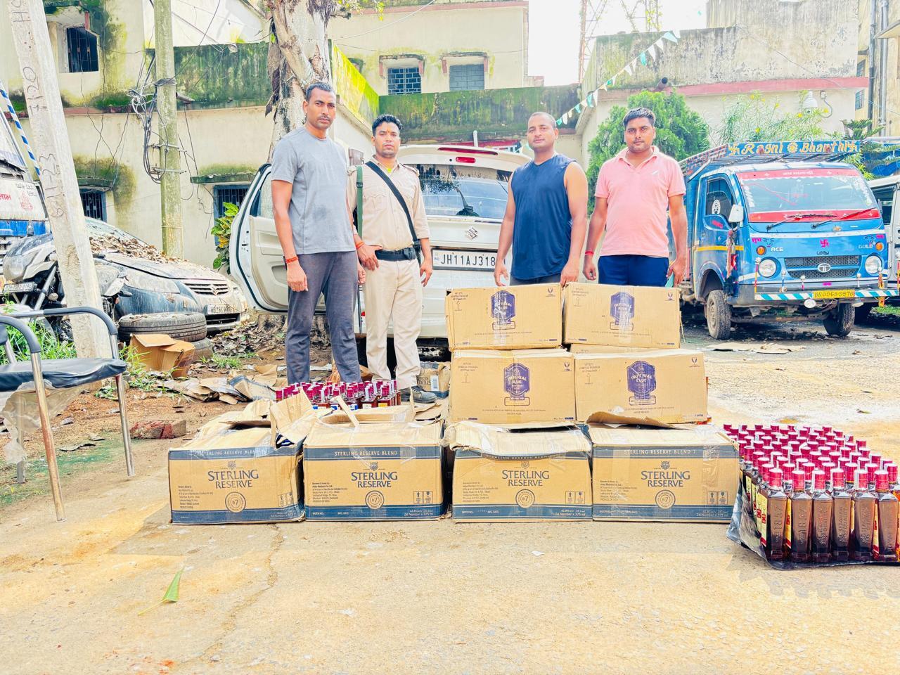 झारखंड से आ रही कार से 703 बोतल विदेशी शराब बरामद