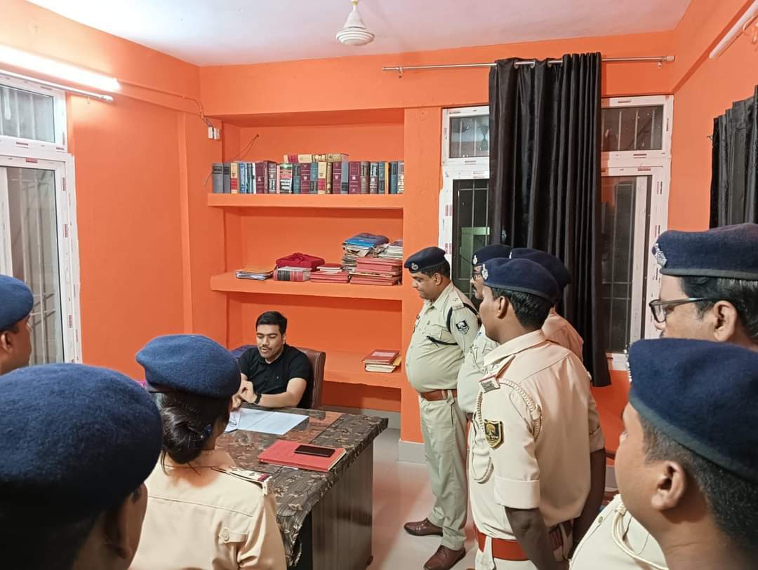 एसपी ने कोचाधामन थाने का किया निरीक्षण, दिये कई निर्देश