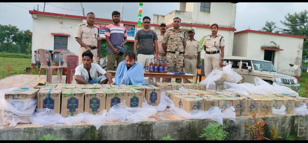 गलगलिया चेक पोस्ट पर भारी मात्रा में बीयर व विदेशी शराब जब्त, खलासी गिरफ्तार, चालक फरार