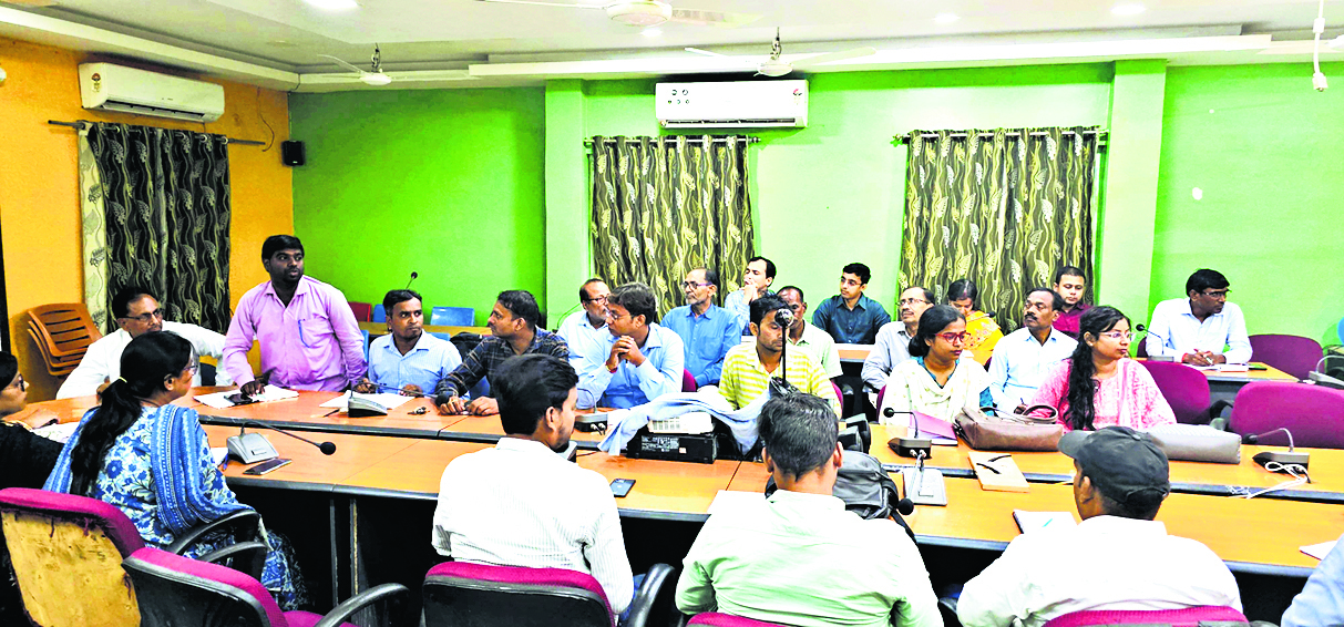 Aurangabad News : डीएम ने की सर्वेक्षण कार्यों की समीक्षा की