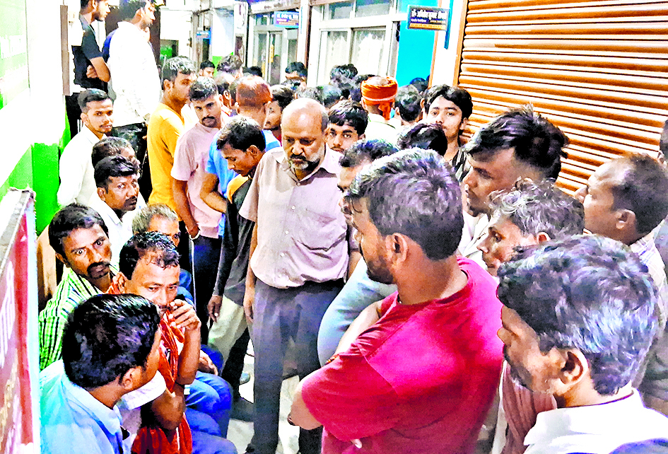 डॉक्टर के चेंबर में मिली पंखे पर झूलती मिली कंपाउंडर की लाश, आत्महत्या या साजिश, जांच में जुटी पुलिस