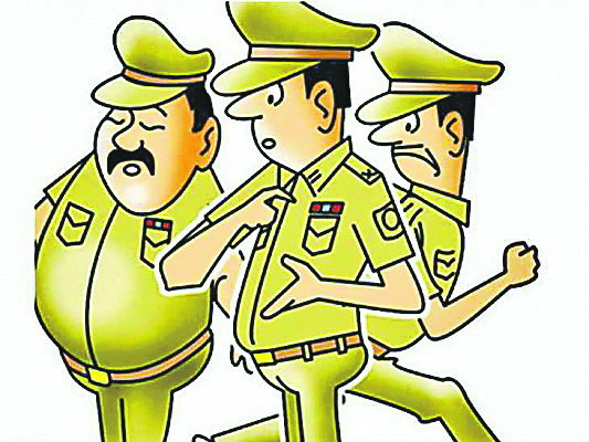 Gaya News : चूहे के फंसने से बजा बैंक का सायरन, दौड़ पड़ी पुलिस