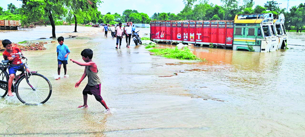 बारिश से नदियों में उफान, बतरे-बटाने का रौद्र रूप