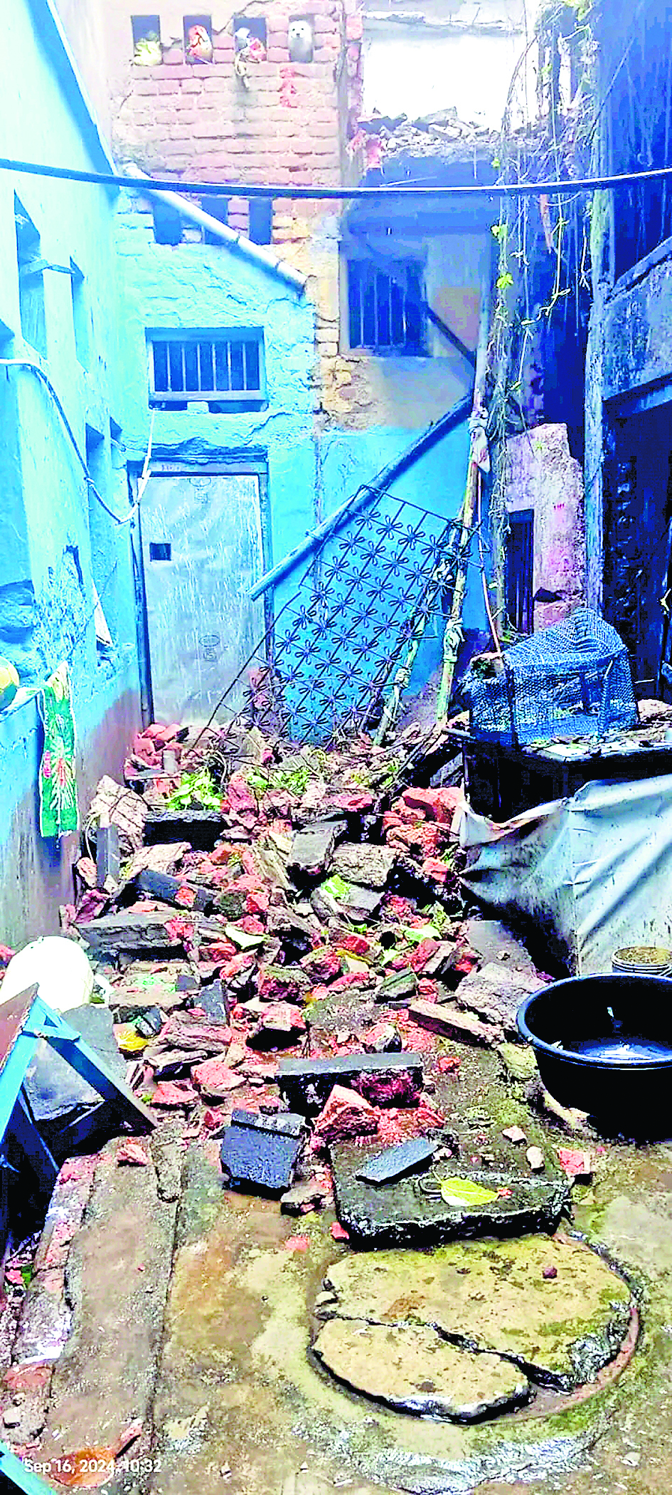 बारिश से पुरुलिया में 42 से ज्यादा कच्चे घर ढहे, दर्जनों परिवार प्रभावित