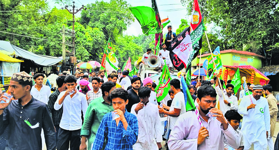 Gopalganj News : पैगंबर साहब की जयंती पर निकाला गया जुलूस-ए-मोहम्मदी, जुलूस में दिखा देशभक्ति का जज्बा